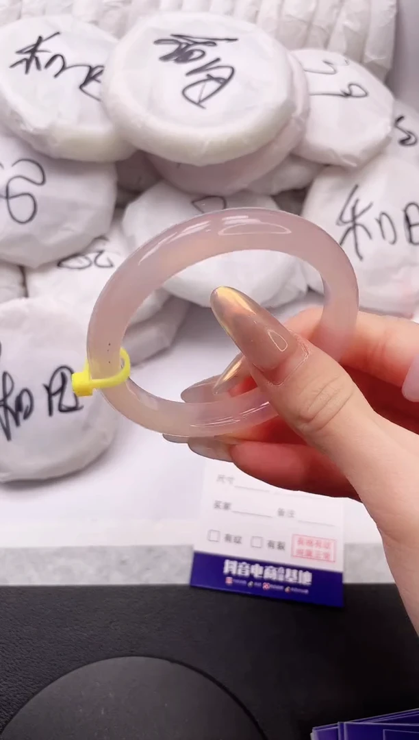 【闪购商品】石英质玉手镯未镶嵌10K216-54