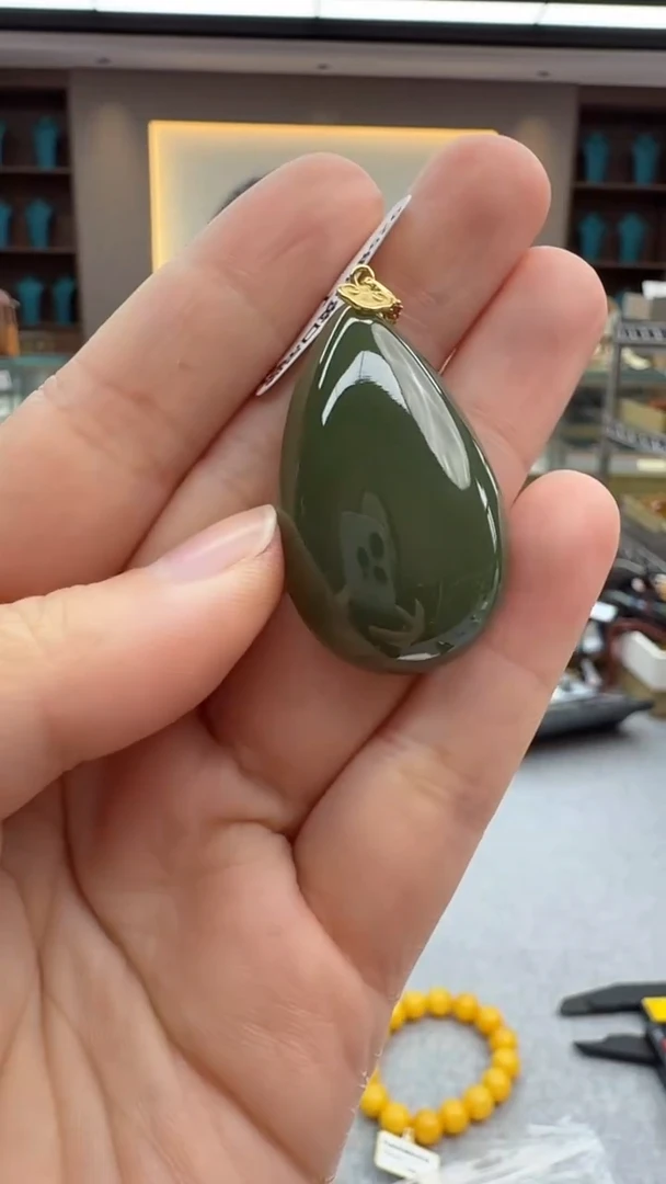 颈饰未镶嵌和田玉340秒拍号 假一罚三
