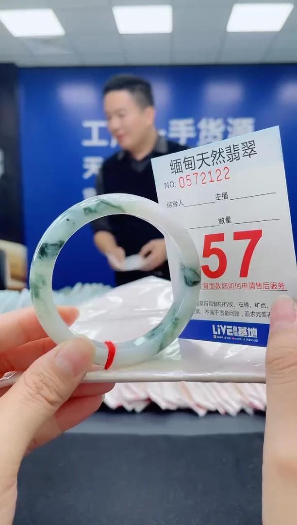 未镶嵌手镯翡翠天然翡翠手镯