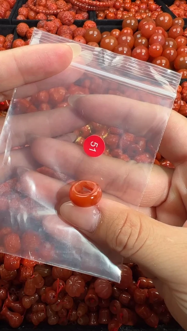 南红玛瑙未镶嵌颈饰1