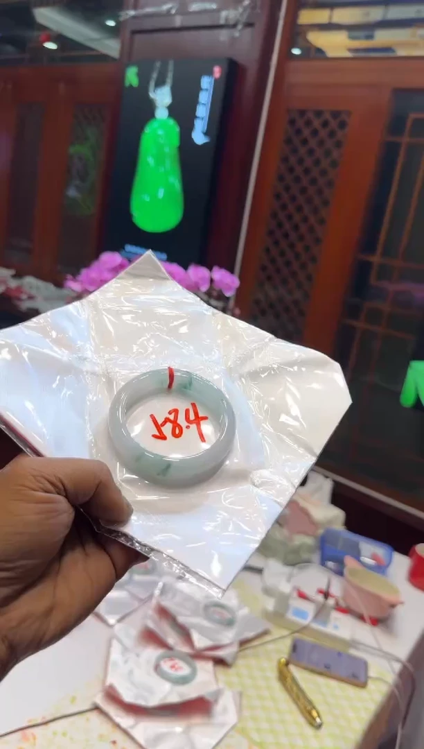 未镶嵌手镯翡翠手镯