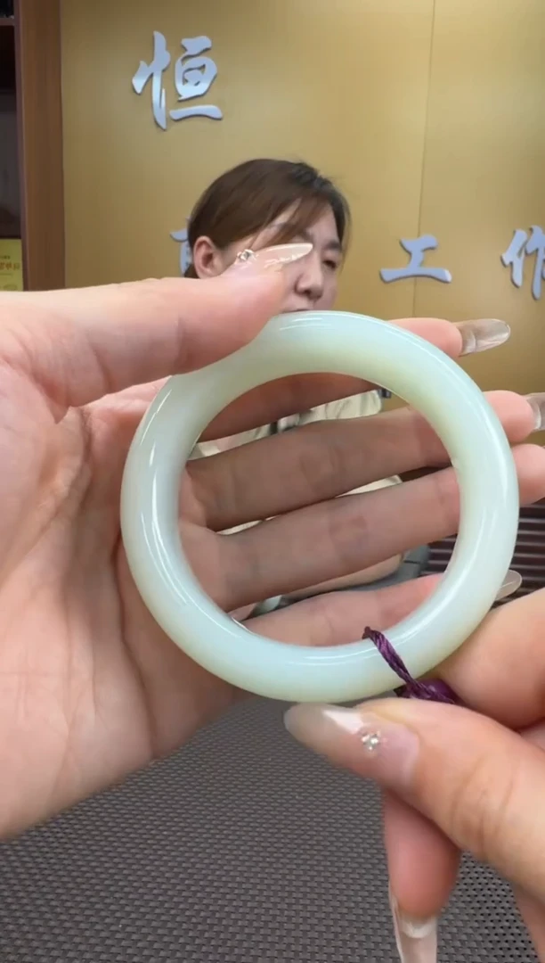 【闪购商品】和田玉手镯未镶嵌55