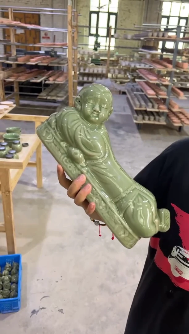 耀州窑青瓷娃娃枕头