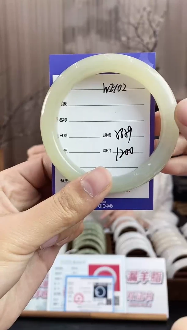 未镶嵌手镯和田玉WE102微色差