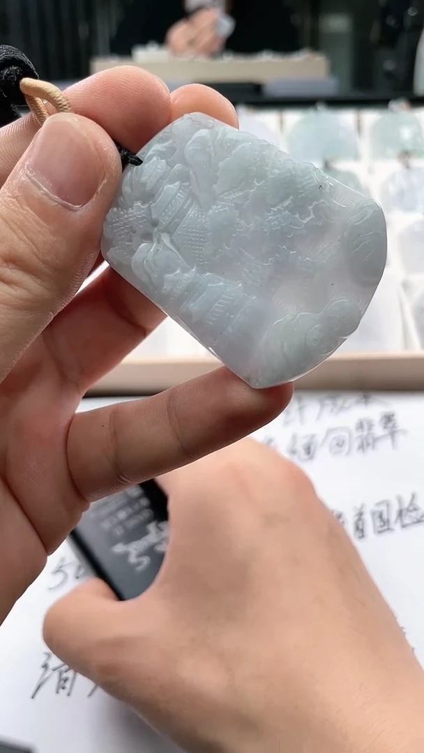 翡翠未镶嵌颈饰..../7/24/ 247