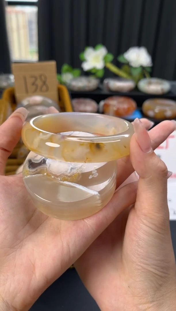 未镶嵌手镯石英质玉赠送镯心（63圈口）