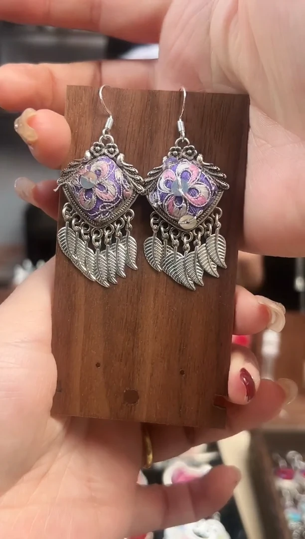 【闪购商品】织绣民族风老绣非遗饰品300