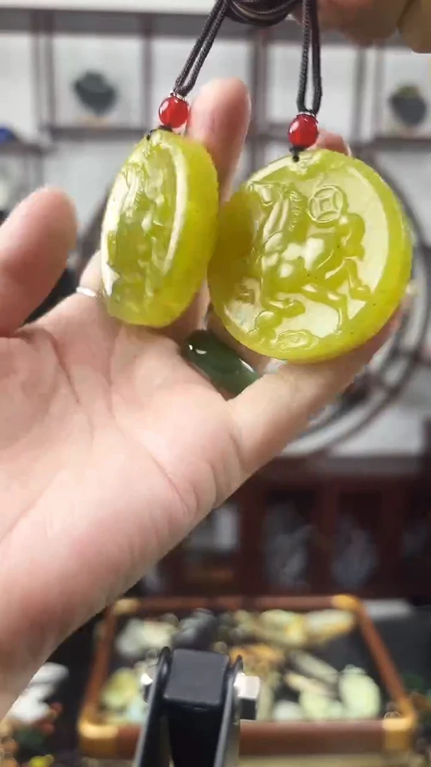 未镶嵌岫玉颈饰随机发