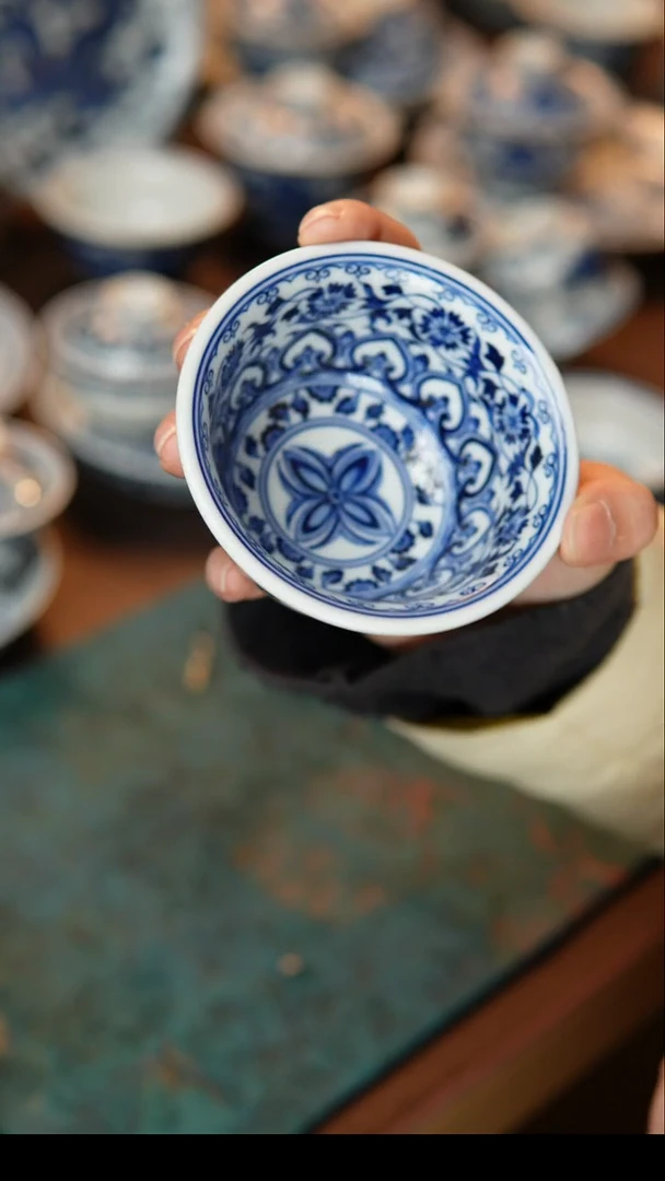 其他陶瓷内外满绘压手杯