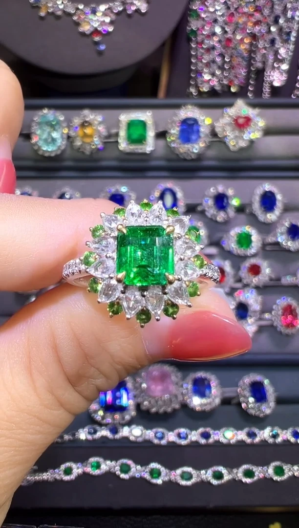 18K金镶嵌GUILD沃顿绿祖母绿0.82ct