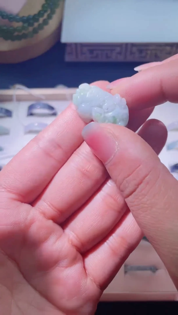 【闪购商品】翡翠颈饰未镶嵌天然翡翠A货