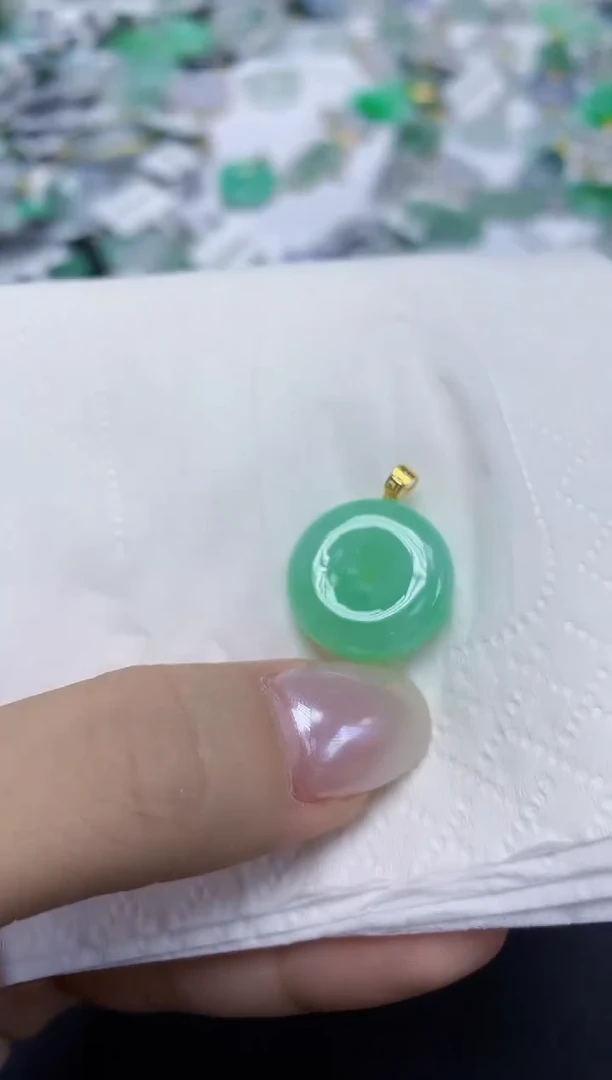 翡翠18K金镶嵌颈饰天然缅甸翡翠A货