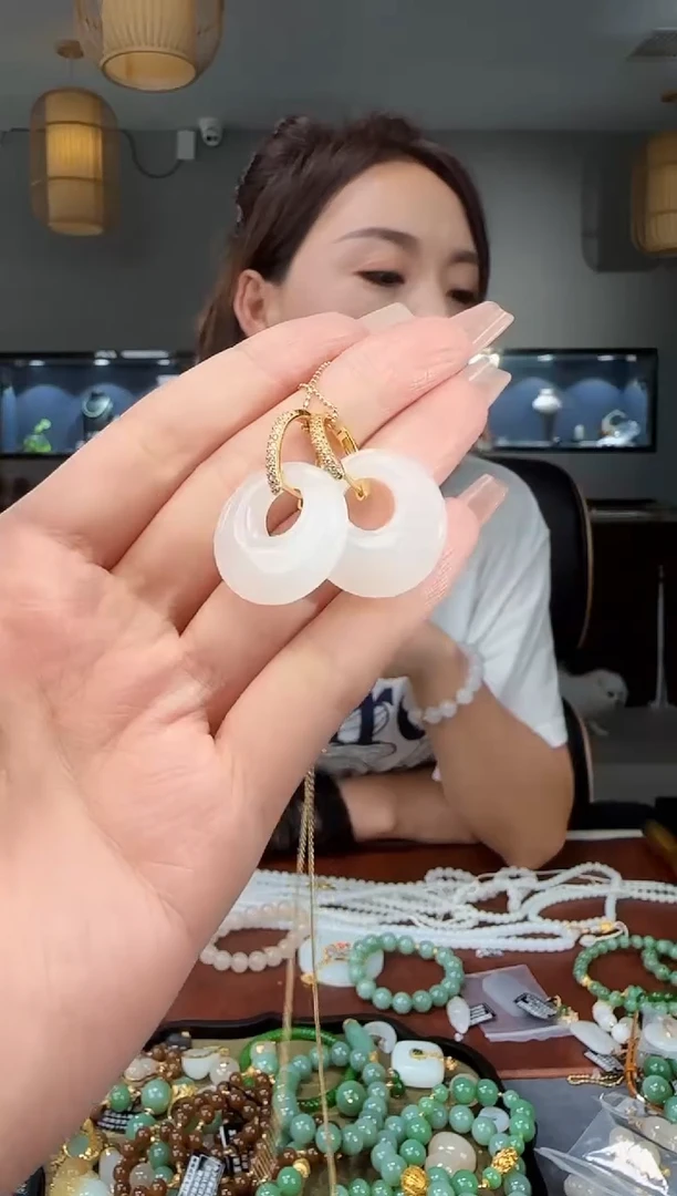 和田玉18K金镶嵌耳饰不含链