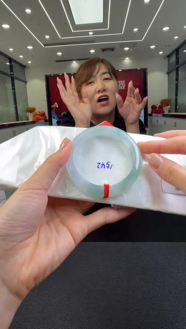 翡翠未镶嵌颈饰手镯57