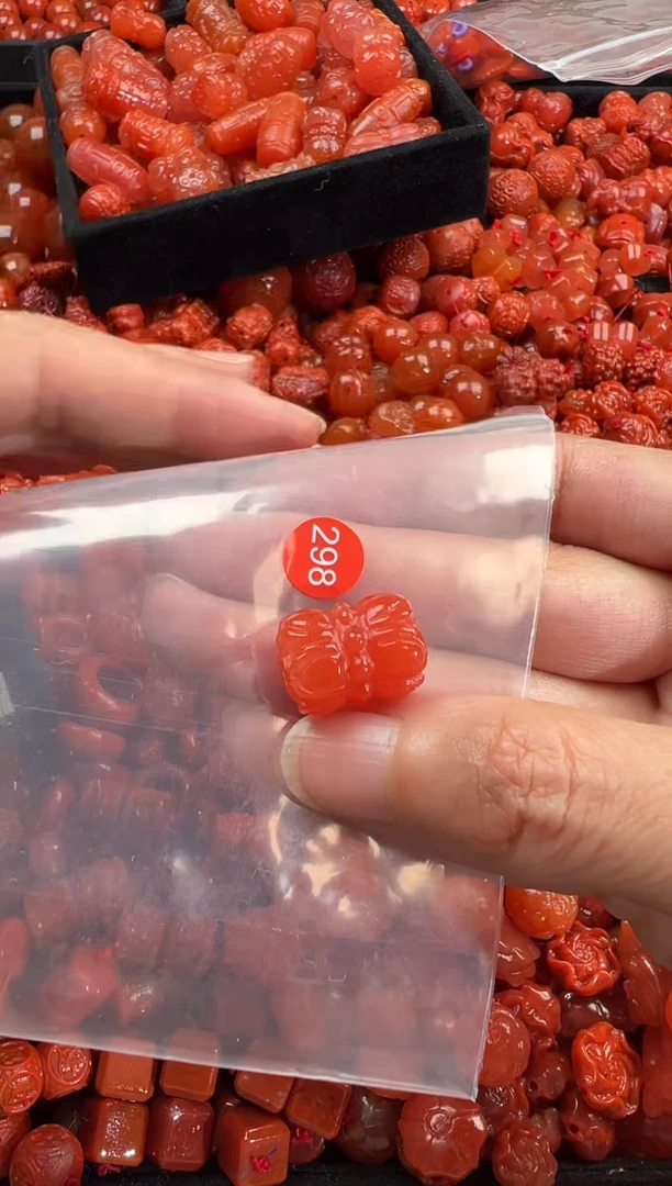 南红玛瑙未镶嵌颈饰1