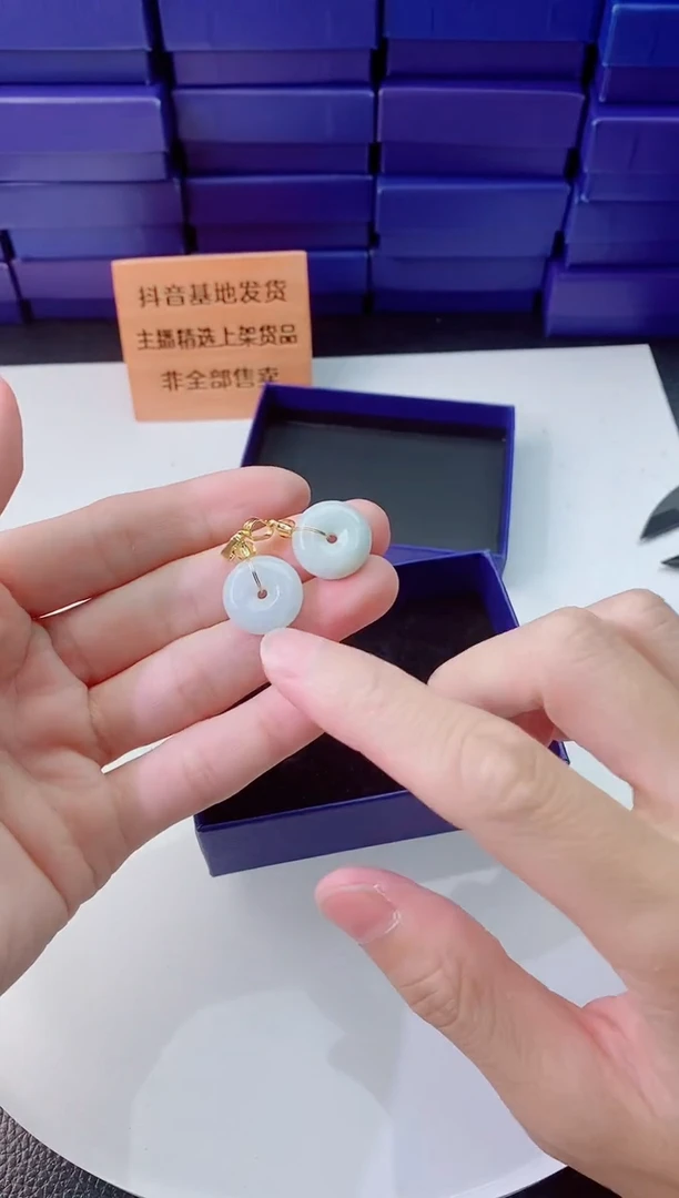 翡翠未镶嵌颈饰