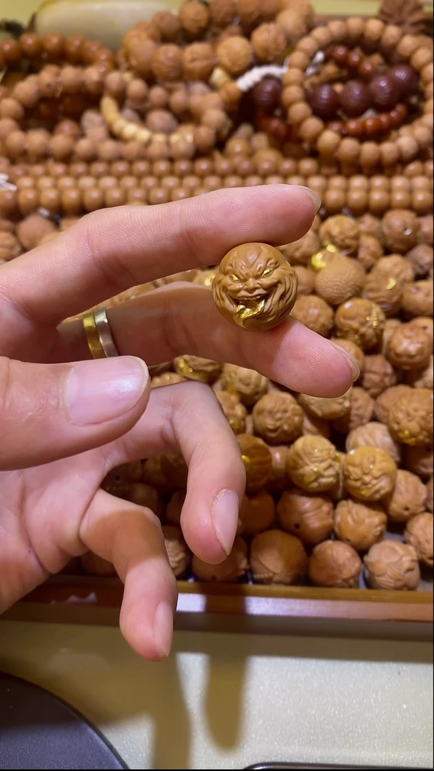 猴头核桃吊坠爱****晏舔僧24k镶嵌