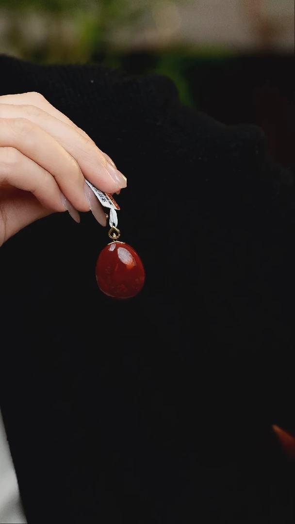 18K金镶嵌吊坠南红玛瑙D