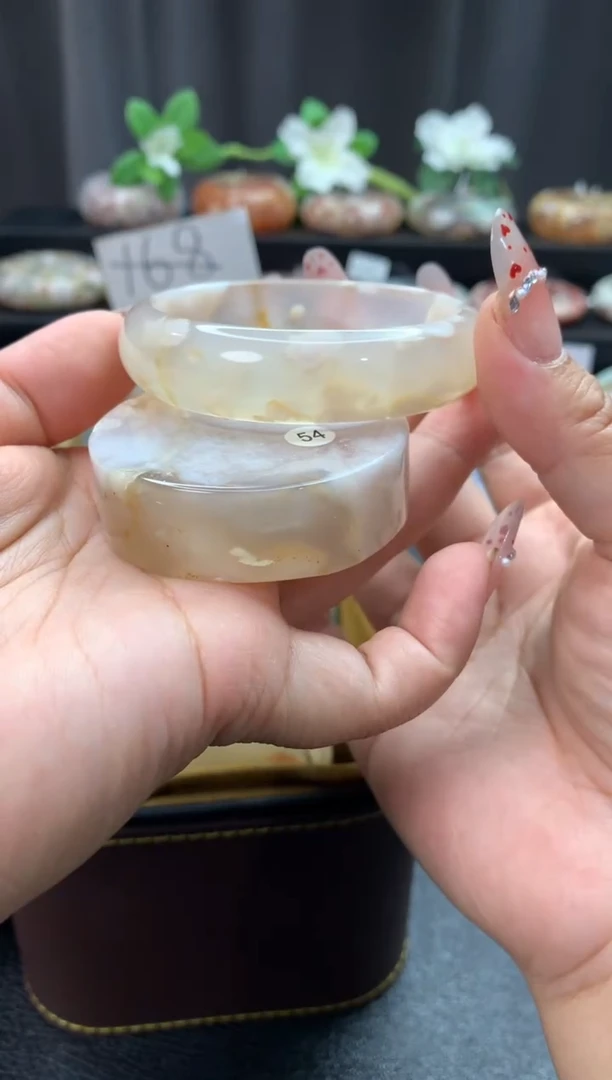 未镶嵌手镯石英质玉（54圈口）赠送镯心