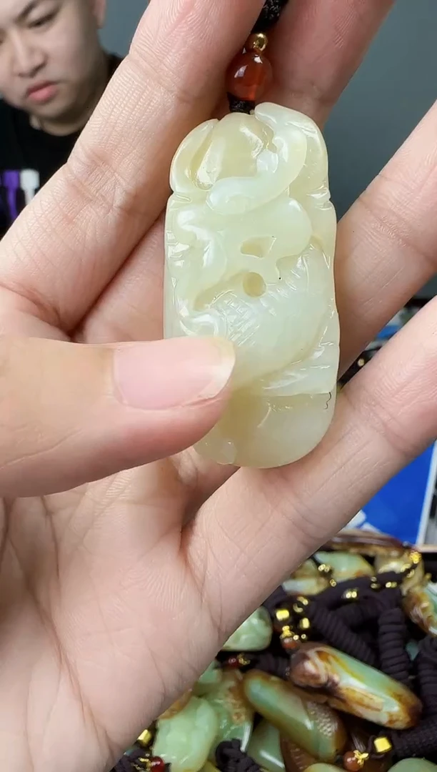 和田玉未镶嵌颈饰1