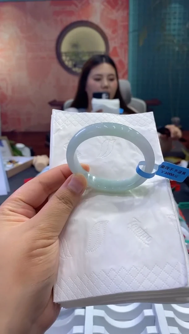 翡翠手镯未镶嵌多人0008425