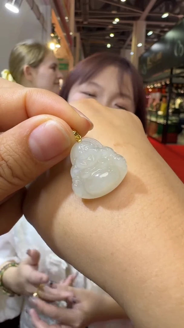 和田玉未镶嵌颈饰杭州珠宝展假一罚十