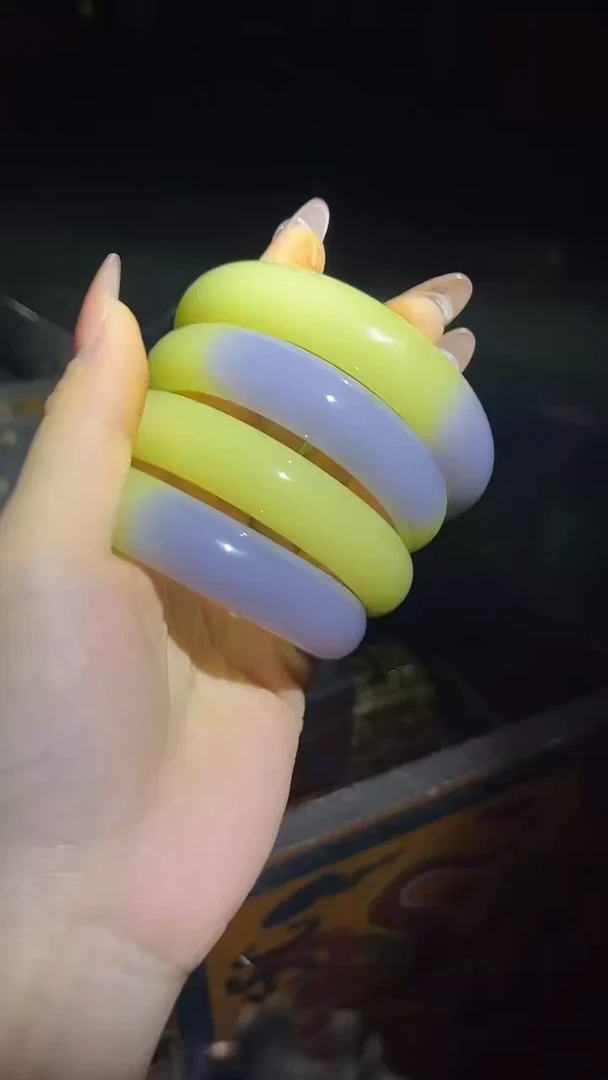 和田玉手镯未镶嵌手镯.1只.双色.半紫半黄.扁