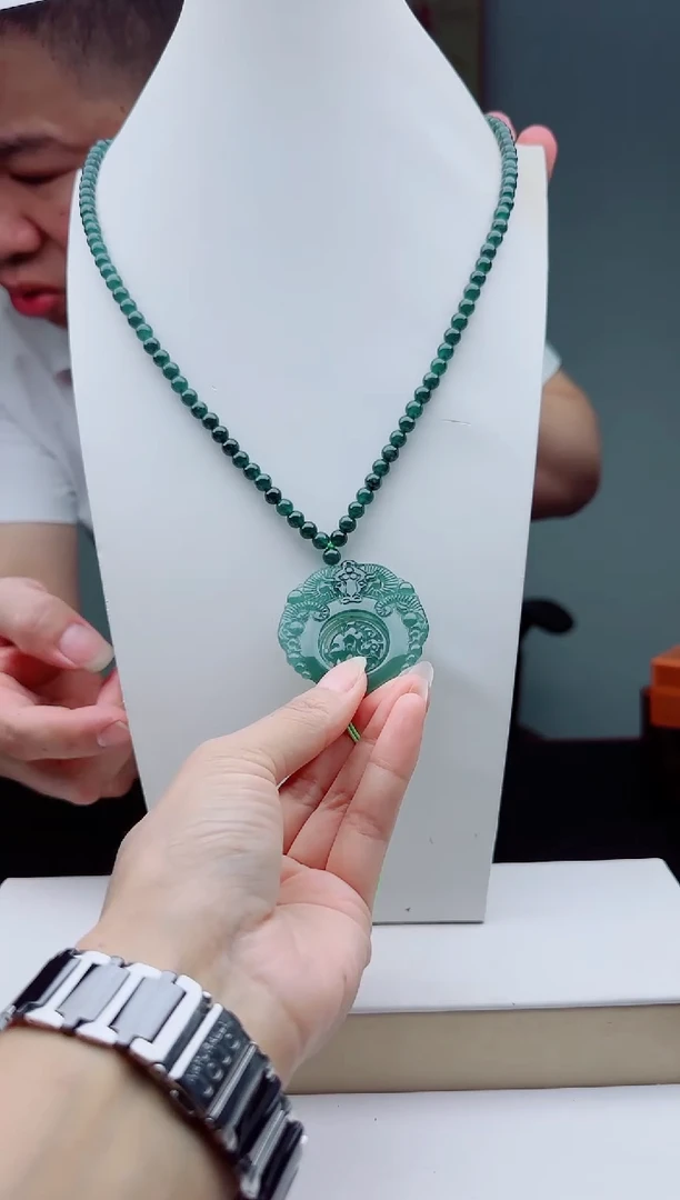 颈饰未镶嵌翡翠多样性发其一