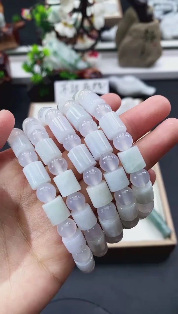 颈饰未镶嵌翡翠天然缅甸A货翡翠随机发一件