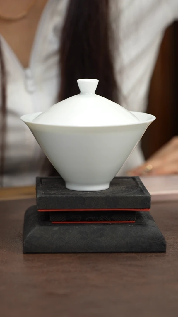 景德镇白胎元宝盖碗
