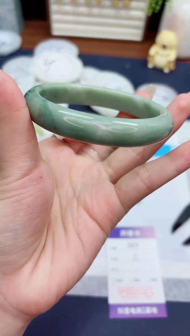 石英质玉手镯未镶嵌369-翠玉-圈口64