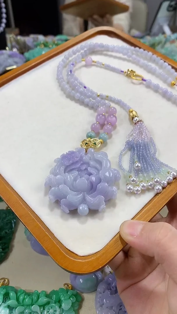 颈饰未镶嵌翡翠吊坠