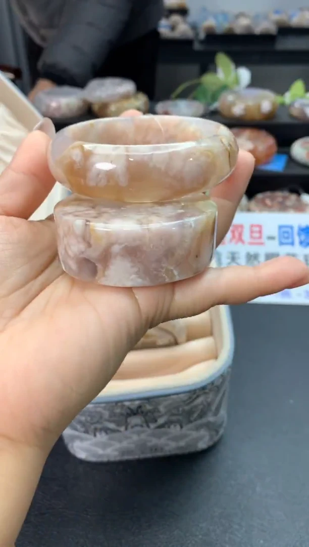 未镶嵌手镯石英质玉（58-59圈口）赠送镯心 无证书