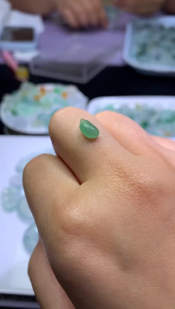 未镶嵌定制翡翠毛货