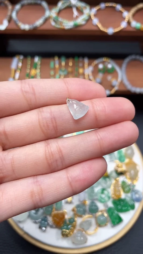 【闪购商品】翡翠吊坠(不含链)18K金镶嵌一个   JK259