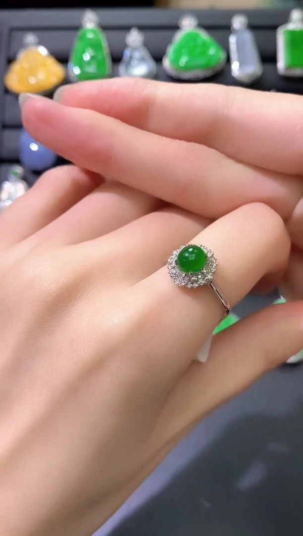 18K金镶嵌戒指翡翠11蛋面