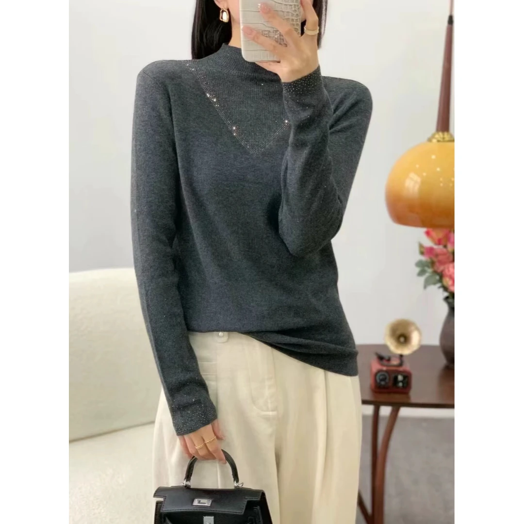 艳艳精选~V型烫钻时尚中领打底