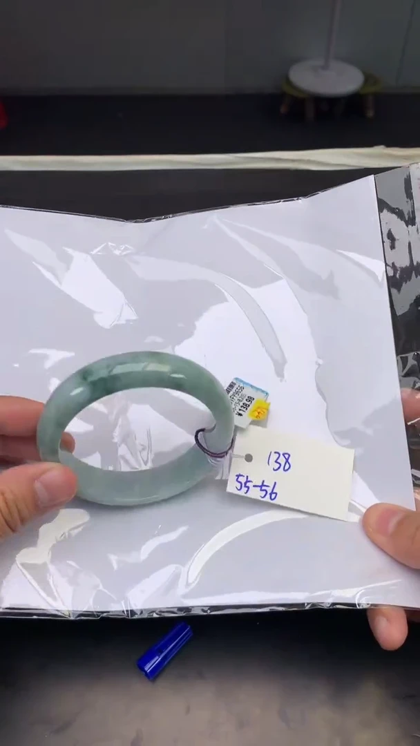 翡翠手镯未镶嵌手镯+多人