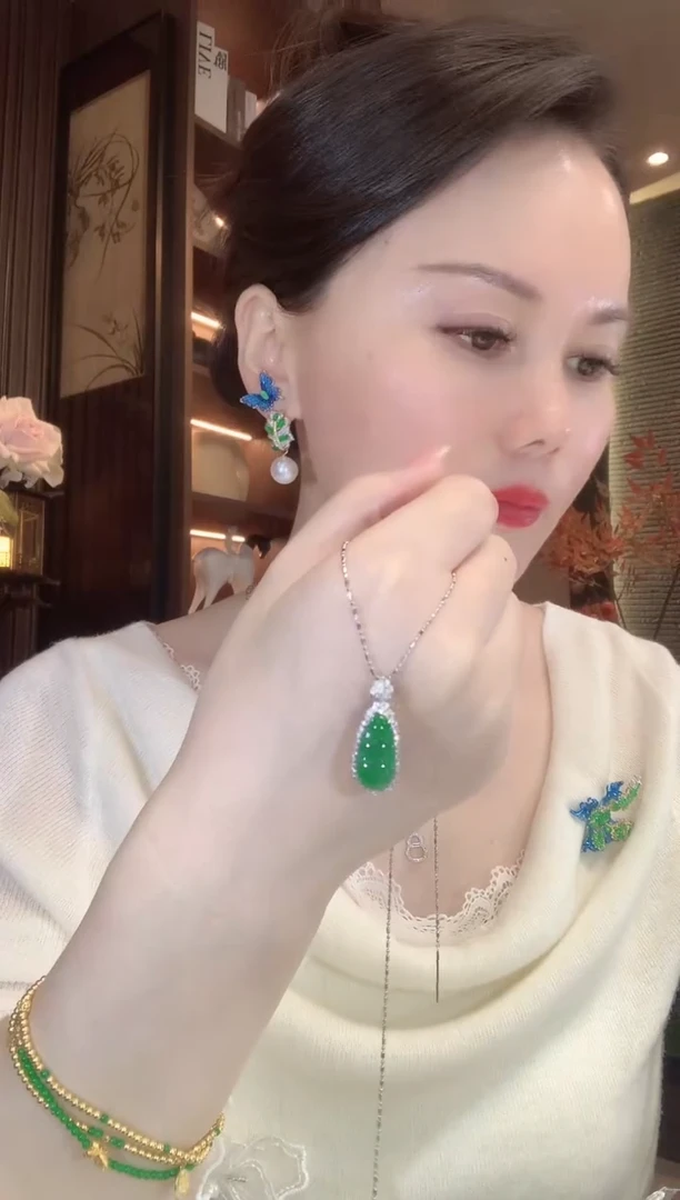 吊坠(不含链)18K金镶嵌翡翠A59