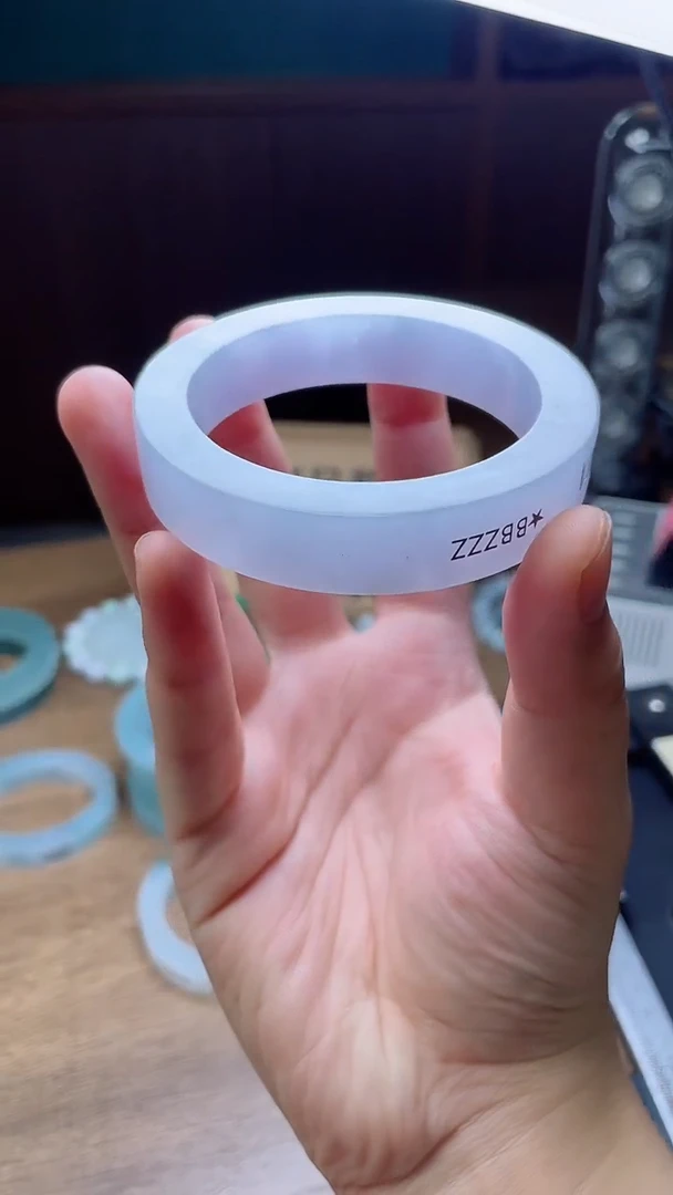 定制翡翠手镯未镶嵌鸡**哥定制
