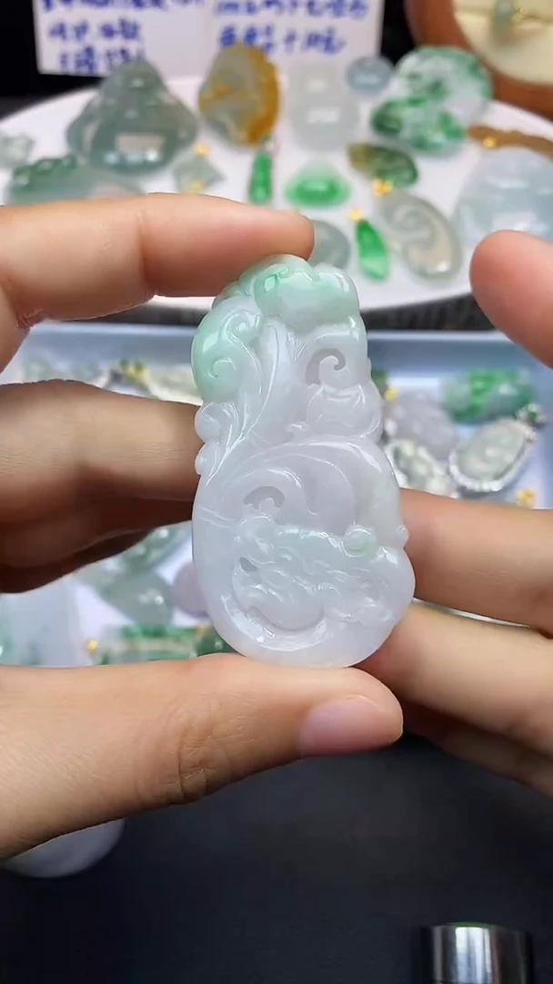 颈饰未镶嵌翡翠吊坠