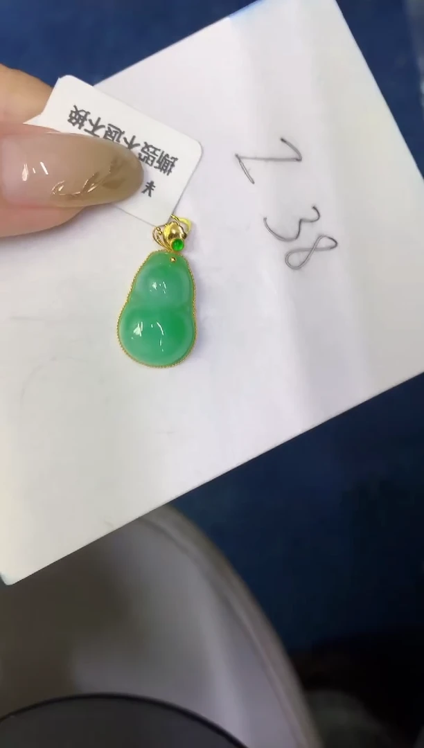 翡翠18K金镶嵌颈饰缅甸天然翡翠A货