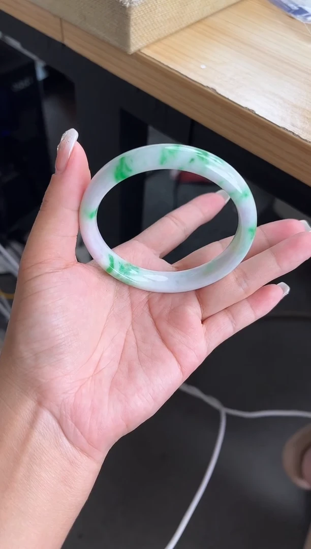翡翠手镯未镶嵌手镯