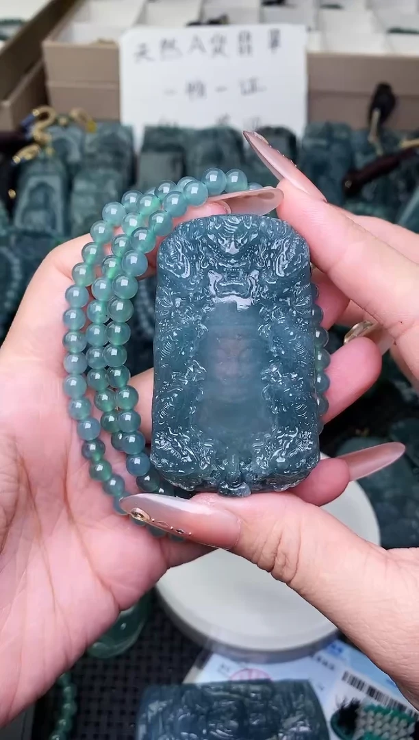 颈饰未镶嵌翡翠