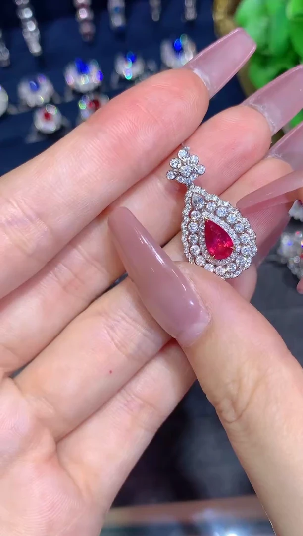 吊坠(不含链)18K金镶嵌红宝石1.02CT