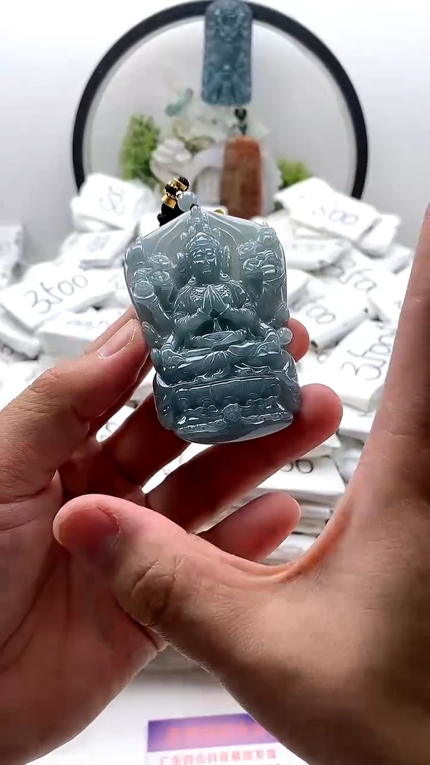 翡翠未镶嵌颈饰千手观音