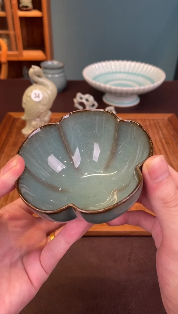 35窑承龙泉青瓷铁胎梅花杯