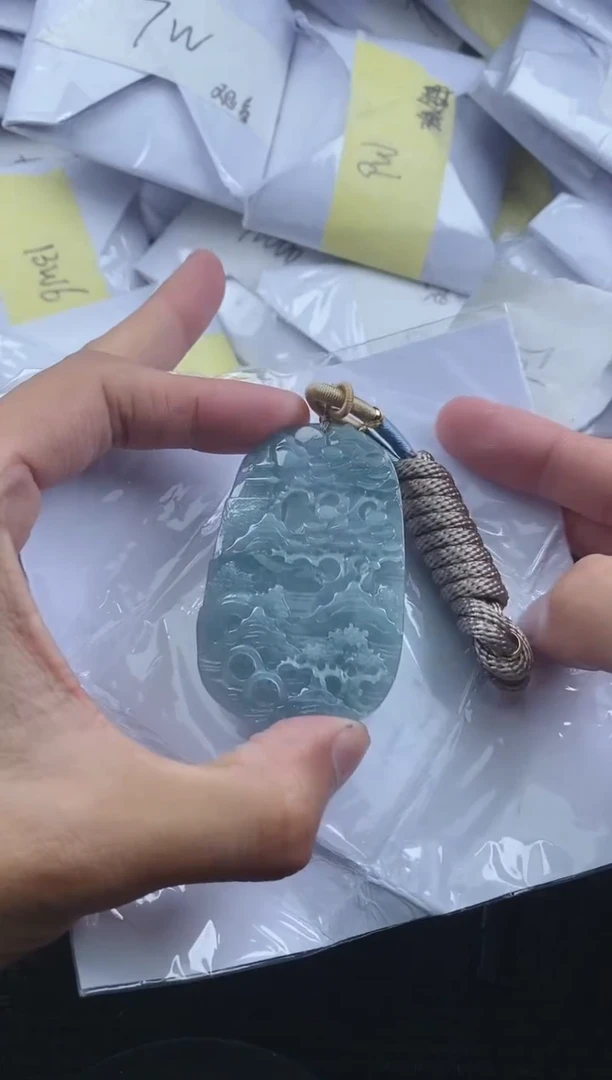 翡翠未镶嵌颈饰