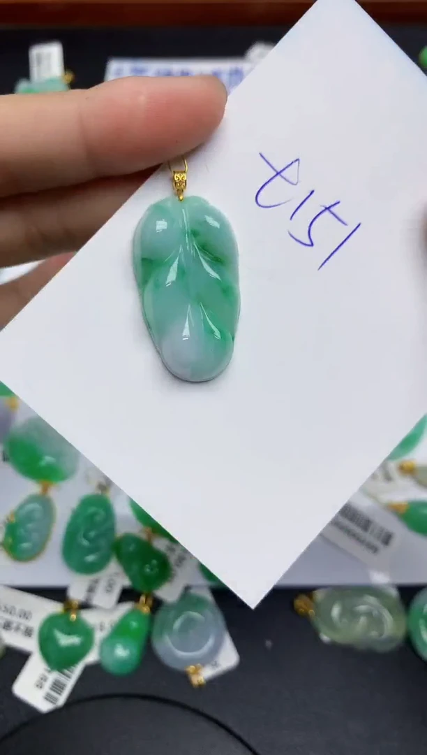 翡翠18K金镶嵌颈饰11111111