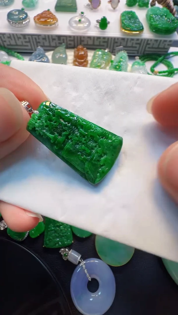 翡翠18K金镶嵌吊坠(不含链)980